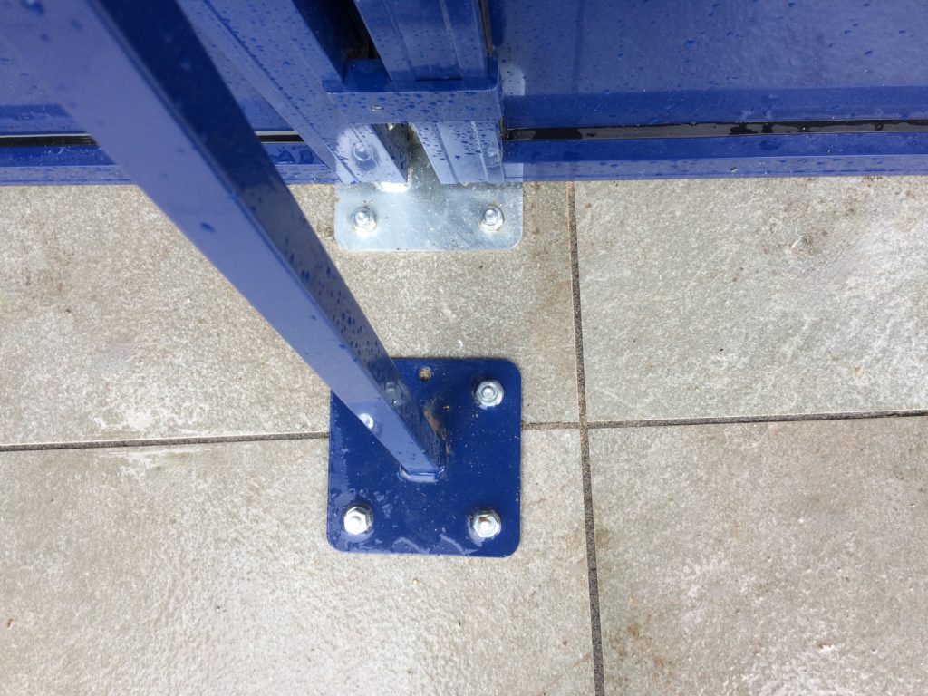 Outdoor restaurant pavement terrace screen fixed foot – drilled