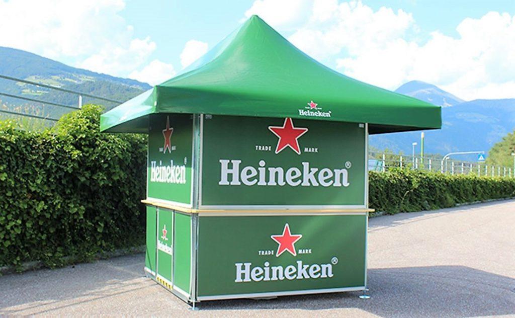 4-sided outdoor event bar with Heineken green branding for both roof and base panels as well as night closure shelters