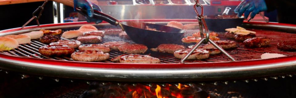 Sanki Swinging Grill - Cooking Grate Creating Theatre with Burgers